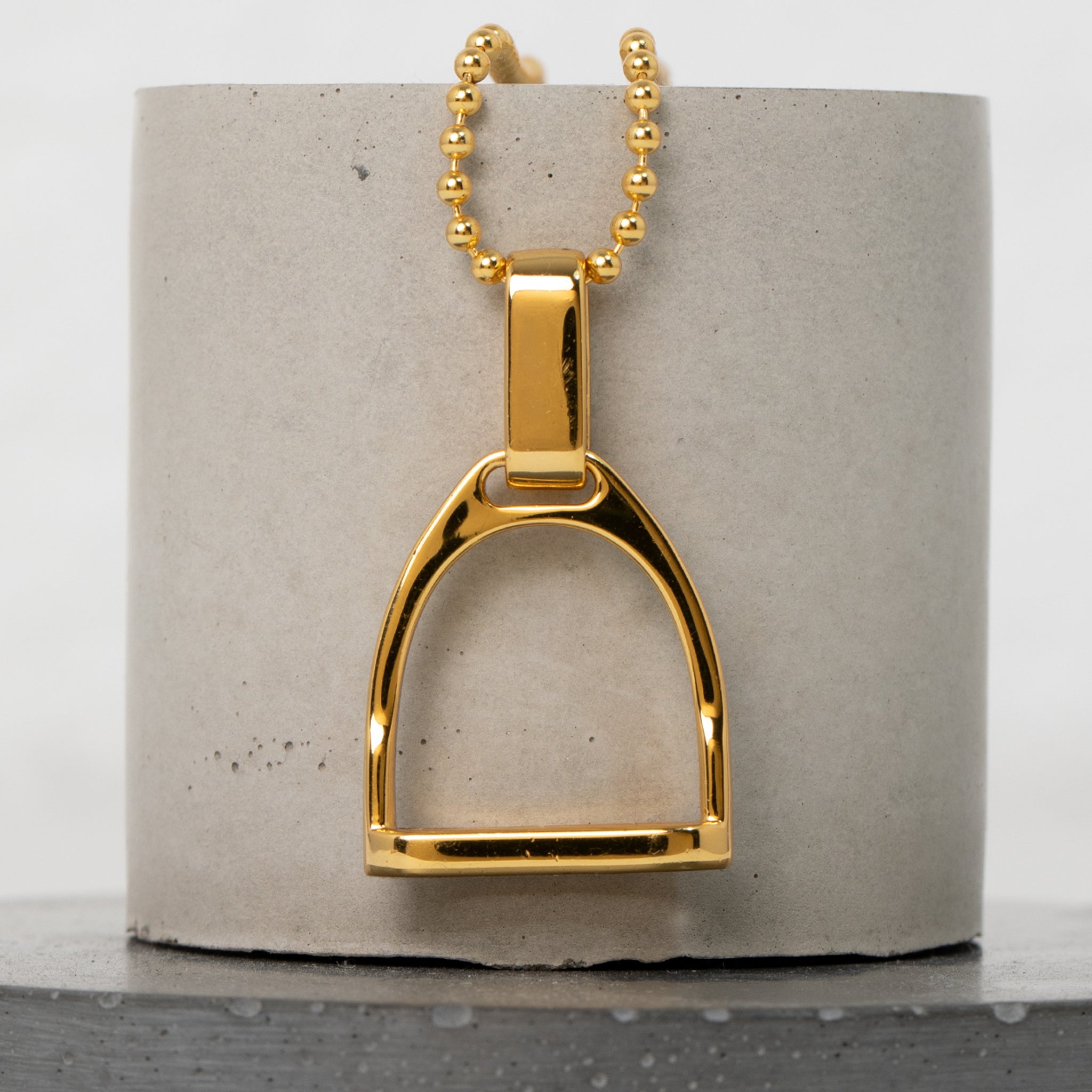 THE STIRRUP NECKLACE